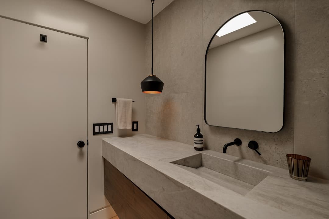 Warme, sfeervolle badkamer