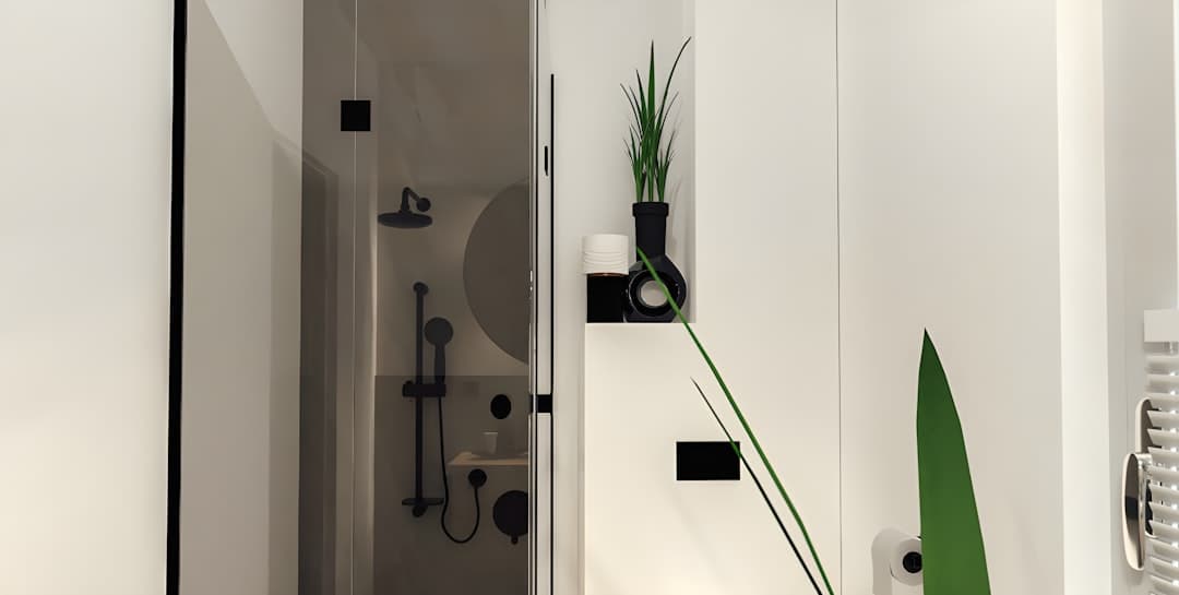 Douche in een badkamer met goede ventilatie